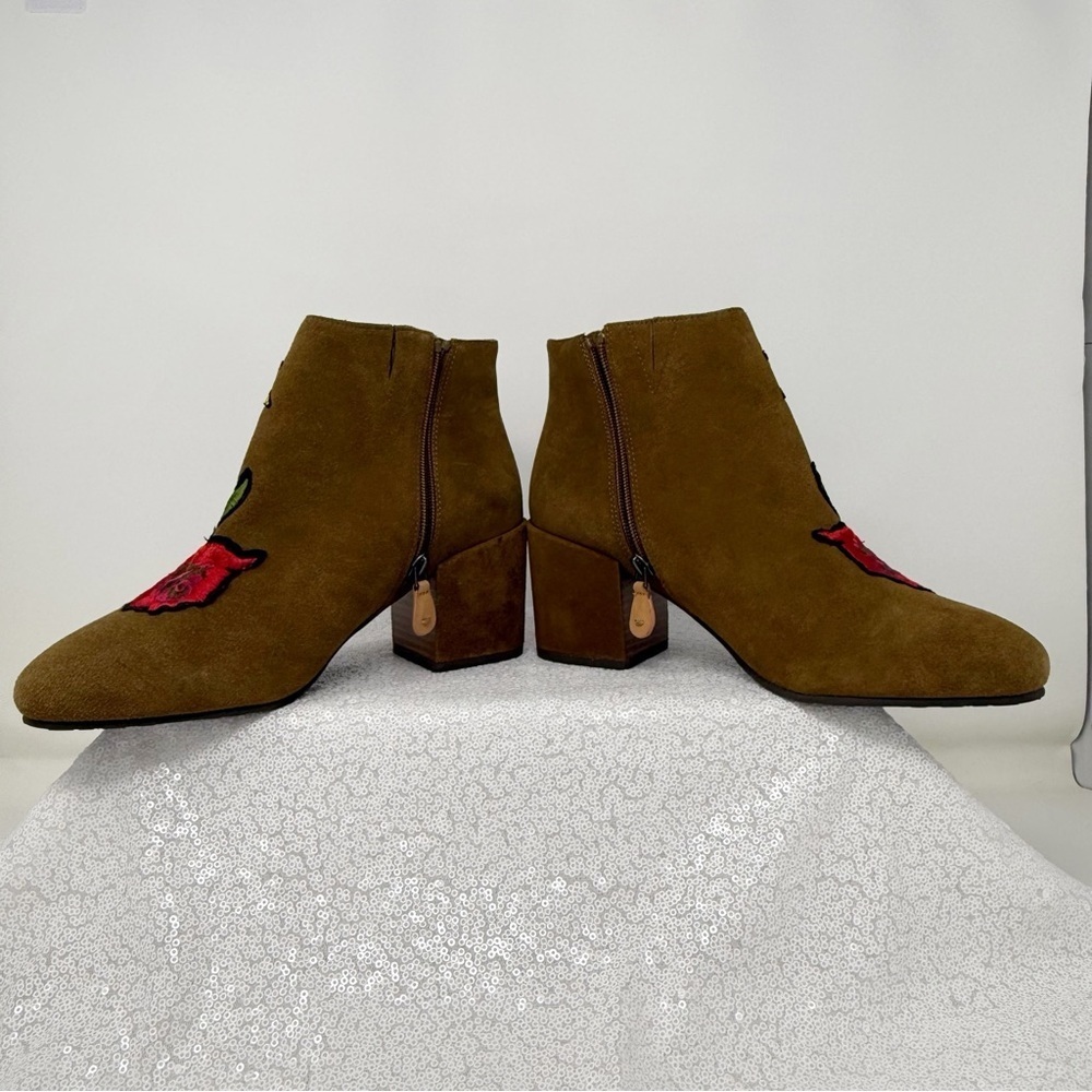 Gentle Souls  Braise Suede Embroidered Brown Ankle Boots size 9.5 women’s - Picture 4 of 16